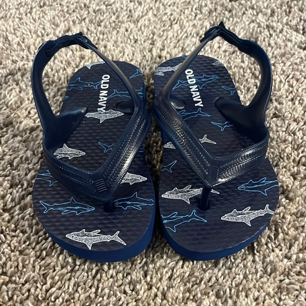 Old Navy Infant/Toddler Shark Flip Flops with‎ Heel Strap